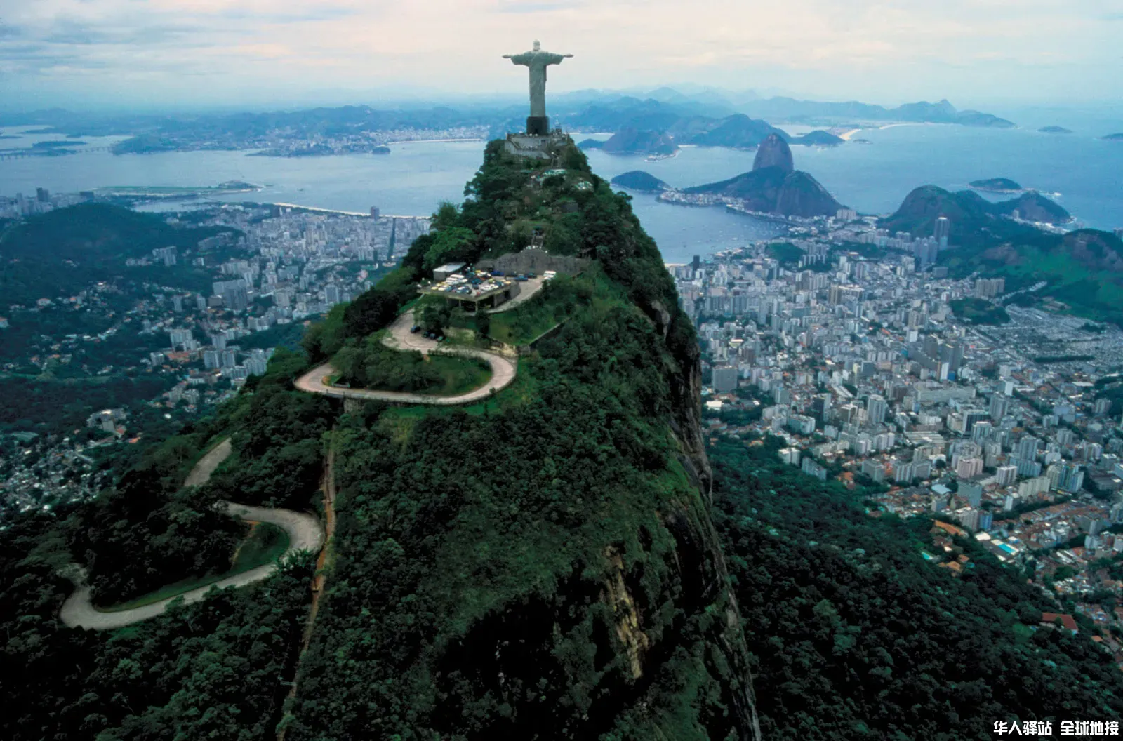 UNESCO-World-Heritage-Committee-area-view-statue-2012.jpg
